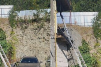 tragedie in judetul neamt angajat al unei firme de telecomunicatii mort dupa ce a cazut de la o inaltime de cinci metri 68b99ea7bab71