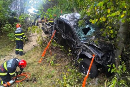 tragedie pe dn 73 dupa nunta un barbat a murit dupa ce a cazut cu masina intr o rapa 68bf0601ba724