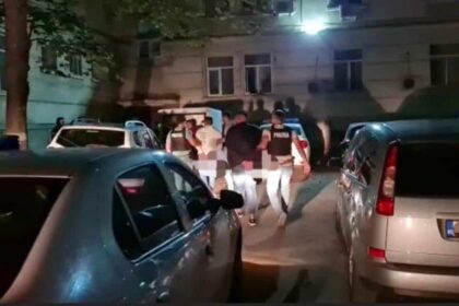 trei barbati au fost arestati preventiv dupa ce l au batut pe agentul de paza al unei sali de jocuri de noroc din craiova 68bef0f50b0aa