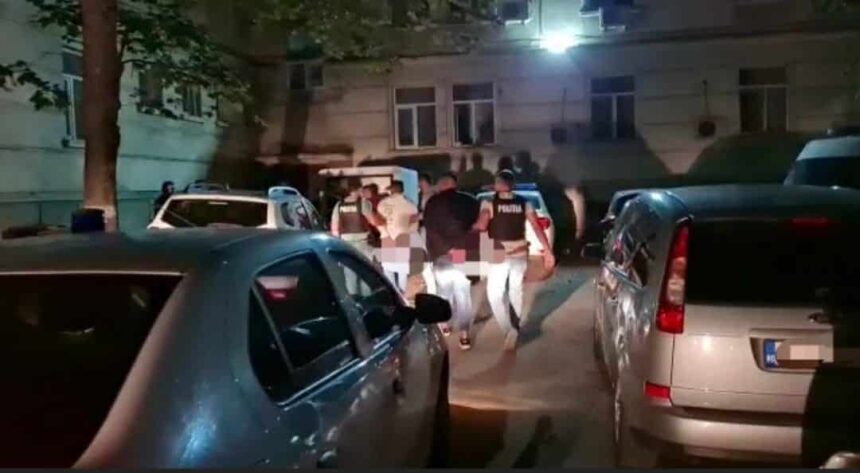 trei barbati au fost arestati preventiv dupa ce l au batut pe agentul de paza al unei sali de jocuri de noroc din craiova 68bef0f50b0aa