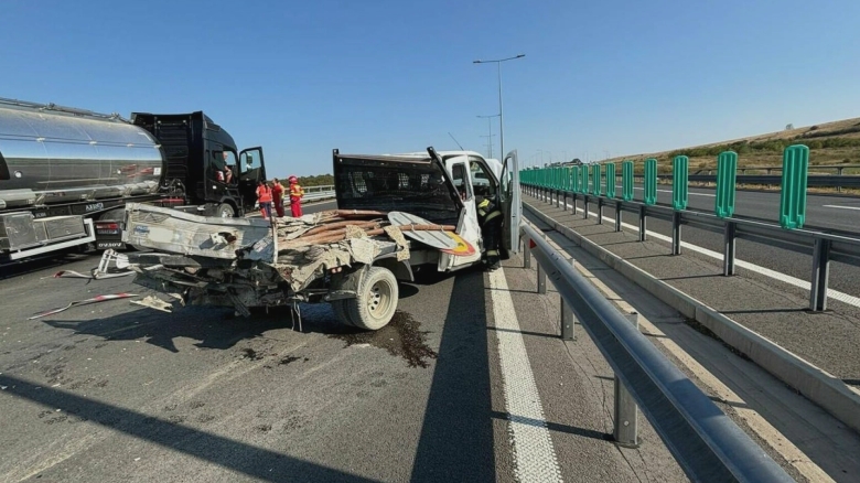 trei barbati care faceau marcaje rutiere pe a1 au murit dupa ce au fost loviti de o cisterna traficul este blocat 68b70f4db6806