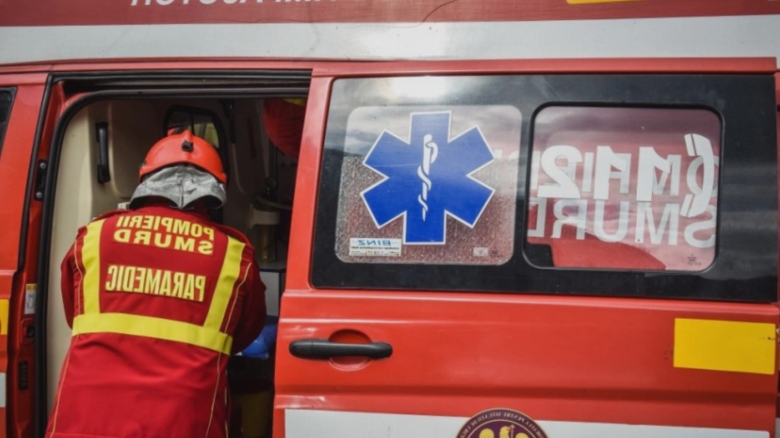 trei persoane care efectuau lucrari pe a1 ranite grav dupa ce au fost lovite de un tir traficul rutier blocat pe sensul deva sibiu 68b6fe34d5356