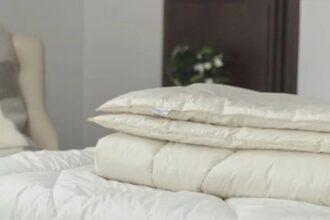 trucul simplu si eficient care iti curata plapuma fara sa depui prea mult efort nu o sa mai ai nevoie de masina de spalat 68b86c0693e9c