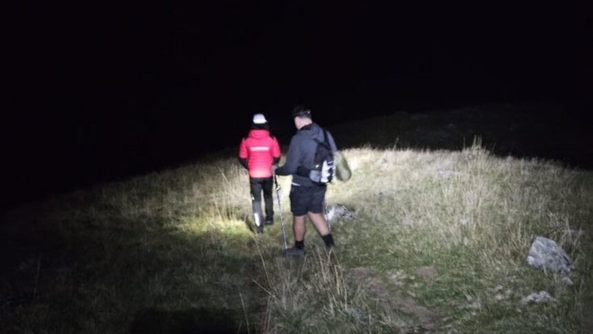 turist de 23 de ani salvat dupa ce a facut peste 7 ore de la balea lac catre cabana podragu tanarul era epuizat avertismentul salvamont 68d3ce14a5d07