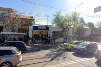 uaic risca sa piarda milioane de euro fiindca unul dintre cei mai cunoscuti covrigari din romania si a pus ilegal cuptoarele la 70 de centimetri de o cladire reabilitata 68d0af063ab6d