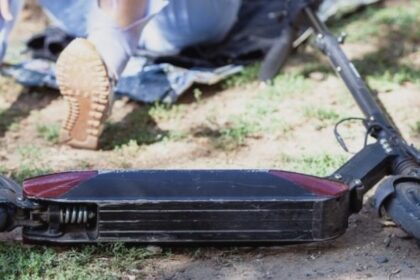 un baiat de 13 ani a fost ranit grav dupa ce a cazut de pe o trotineta electrica in sibiu 68b7e5368a370