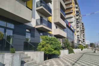 un barbat a fost gasit decedat langa un bloc din municipiul iasi 68b69c480bfe2