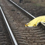 un barbat de 72 de ani a murit dupa ce a fost lovit de tren in comuna ruginoasa 68d12d7b0ca35