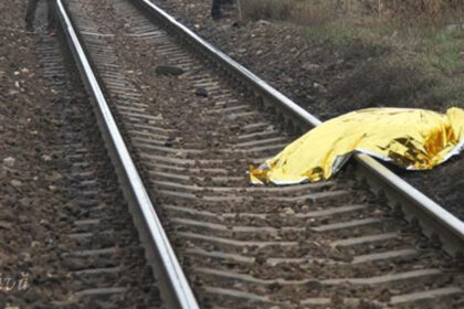 un barbat de 72 de ani a murit dupa ce a fost lovit de tren in comuna ruginoasa 68d12d7b0ca35