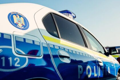 un barbat din gorj si a reclamat la politie fiica de 19 ani sustinand ca aceasta i a furat bani si bijuterii in valoare de 300 000 de lei 68bd593c3a657