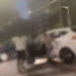 un barbat nemultumit ca nu i s ar fi acordat prioritate la trecerea pentru pietoni a agresat un sofer din burundi video 68c0037996a3b