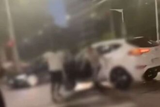 un barbat nemultumit ca nu i s ar fi acordat prioritate la trecerea pentru pietoni a agresat un sofer din burundi video 68c0037996a3b