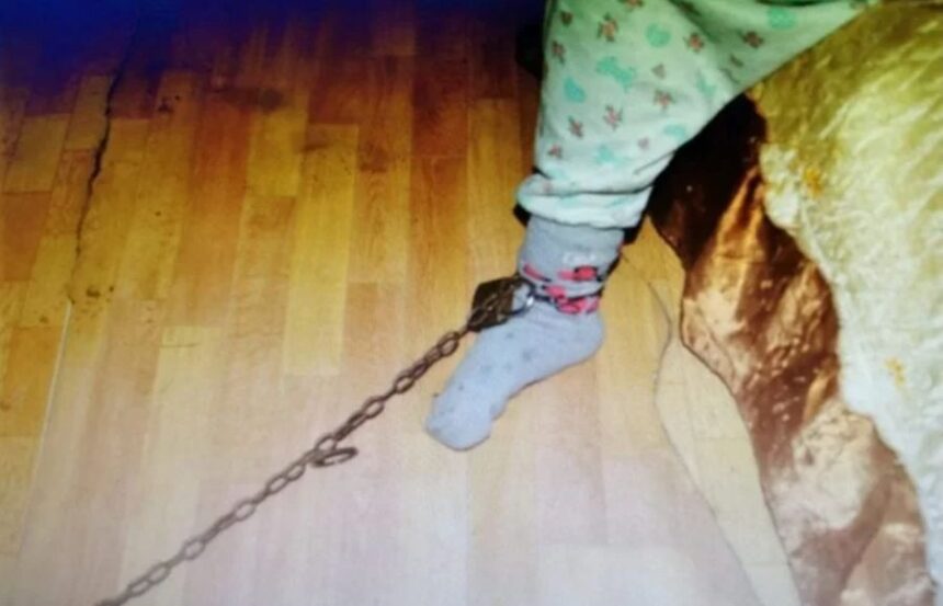 un copil de 10 ani a fost gasit legat si incuiat intr o locuinta din sibiu tatal a fost retinut 68bfee9b768a8