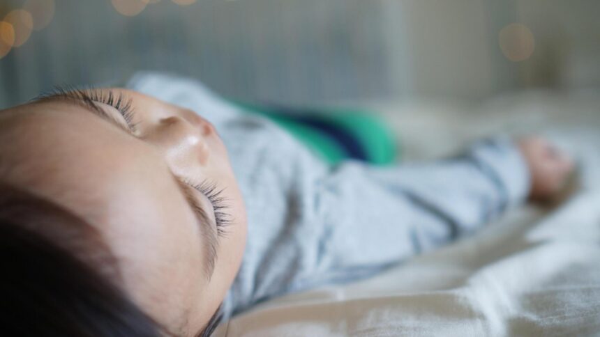 un copil de doi ani incuiat in portbagaj de propriii parinti pentru ca acestia sa manance la restaurant au vrut o seara in doi 68c50d721ae82