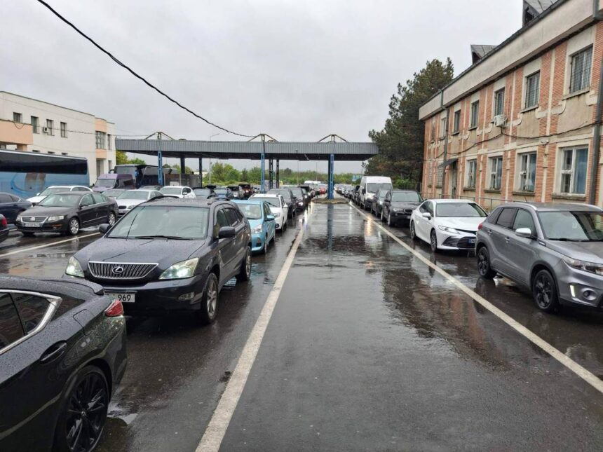 un cunoscut analist politic revoltat de cat a stat in vama la sculeni amintiri din alta lume faceti ceva prea mult pentru ambitiile de apropiere 68c3e5dd0a498