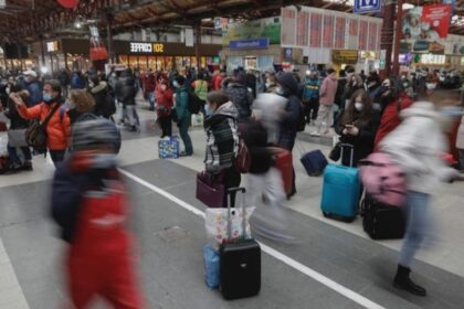 un individ de 55 de ani care a agresat sexual o adolescenta straina intr o gara din bucuresti retinut pentru 24 de ore 68b96f69820e8