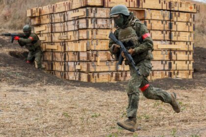 un kenian arestat pentru afaceri cu moscova trimitea oameni pe frontul din ucraina mintindu i ca le face rost de un loc de munca 68d7d5b1f2ccc