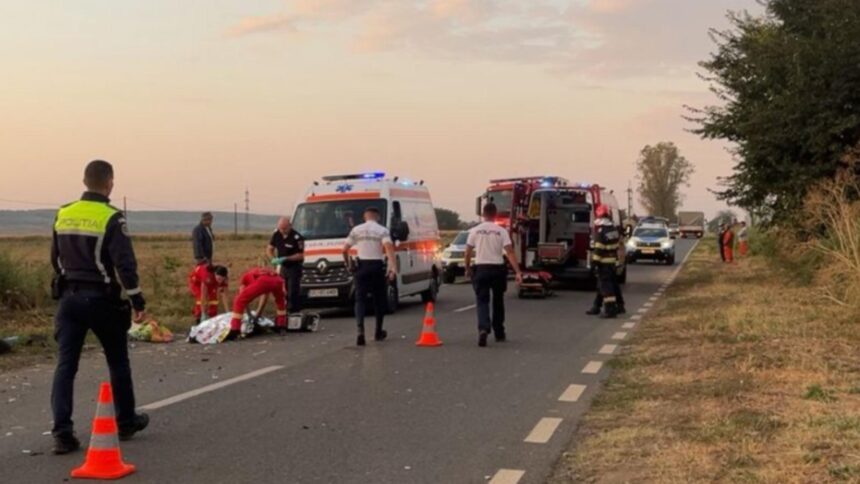 un mort si 3 raniti dupa ce o masina de politie a intrat intr o caruta in judetul galati 68bfce4ebec75 1