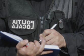 un politist local din pitesti arestat pentru furt dupa ce a sustras bunuri dintr o sacosa uitata pe strada ce l a ademenit 68b712583c0f3