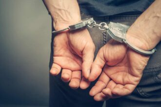 un profesor din craiova a fost retinut dupa ar fi intretinut relatii sexuale cu o eleva de 16 ani 68c5999a6b247