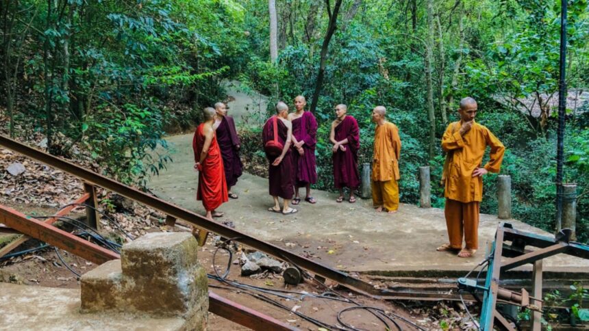 un roman care s a facut calugar budist a murit intr un accident de funicular in sri lanka alaturi de alti sase calugari 68d5651e6a71d