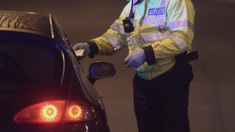 un sofer baut care a provocat un accident rutier in nicolina si a incredintat ulterior masina unui barbat cu o alcoolemie aproape la fel de mare ca si a lui 68b82f670c660