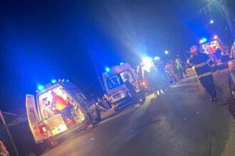 un sofer de 19 ani a intrat cu masina intr o terasa din piatra olt opt persoane au fost ranite 68c90c0876da5