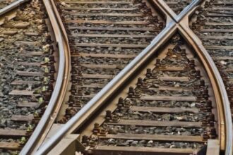 un tanar de 21 de ani s ar fi aruncat in fata trenului in zona galata totul a pornit de la o poveste de dragoste 68b5e3e0e340b