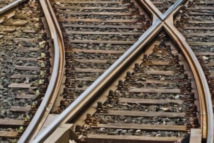 un tanar de 21 de ani s ar fi aruncat in fata trenului in zona galata totul a pornit de la o poveste de dragoste 68b5e3e0e340b