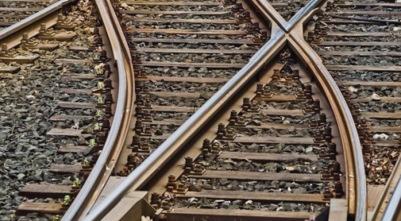 un tanar de 21 de ani s ar fi aruncat in fata trenului in zona galata totul a pornit de la o poveste de dragoste 68b5e3e0e340b