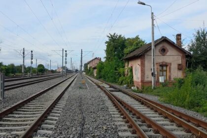 un tanar de 24 de ani a murit electrocutat dupa ce s a urcat pe un stalp de inalta tensiune in gara din alba iulia 68ca762a8c224