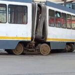 un tramvai a deraiat in bucuresti dupa ce a lovit o trotineta electrica lasata pe sine 68bfd90e13a63