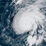 uraganul gabrielle ameninta europa vanturi de peste 200 km h si valuri uriase unde va lovi prima data 68d40e2ccfce9