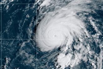 uraganul gabrielle ameninta europa vanturi de peste 200 km h si valuri uriase unde va lovi prima data 68d40e2ccfce9