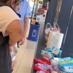 video cantitatea record de produse furate de doua hoate dintr un hypermarket femeile au acoperit un raft intreg cu marfa sustrasa 68cbe94ae64cb