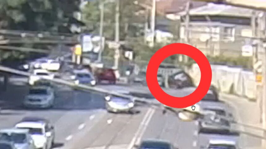 video un pieton din iasi a scapat ca prin minune dupa ce o masina a intrat pe trotuar 68cdbe16b4be5