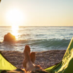 video vacanta la malul marii cu bani putini cum arata concediul cu cazare la cort in casute sau in autobuzul dormitor 68c1169ee0117