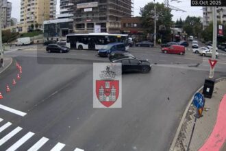 accident cu trei vehicule in intersectia rond vechi din iasi video 68dff7678da5c