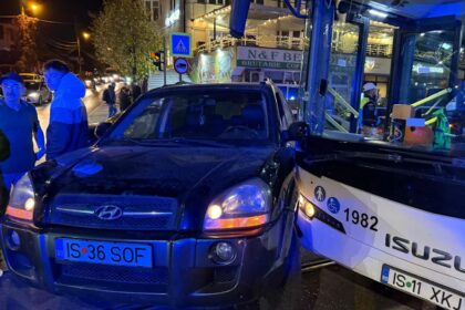 accident cu victime la belvedere un autoturism a intrat in plin intr un autobuz ctp de pe linia 41 68fa6379acc33