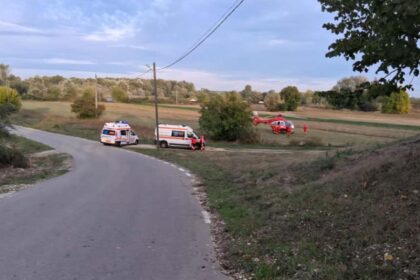 accident grav cu trei masini implicate cinci persoane ranite printre care doua adolescente 68e3ea25a176d