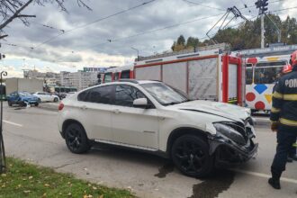 accident rutier la intersectia palat sf lazar un sofer ranit circulatia tramvaielor blocata 68f0d80b448e7