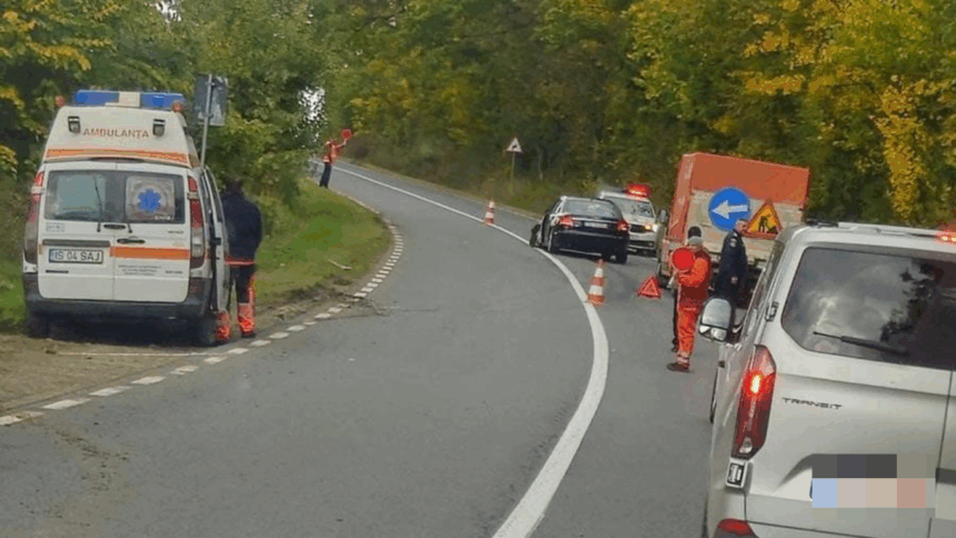 accident rutier pe dn 24 in comuna schitu duca un microbuz a intrat in coliziune cu un autoturism 68e8e48bd03fa