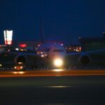 adolescenti de 14 ani sanctionati de politie dupa un gest imprundet au indreptat un fascicul laser spre cabina unui avion care ateriza 68e4fdca4794f