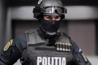 adolescentul care a trimis circa 1 000 de mesaje cu amenintari ramane in arest preventiv iccj a respins contestatia 68e7e700e322e