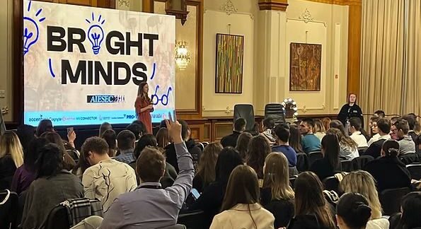 aiesec iasi recruteaza noi membri oportunitate pentru studenti sa se implice in proiecte locale si internationale 68df19d5f1658