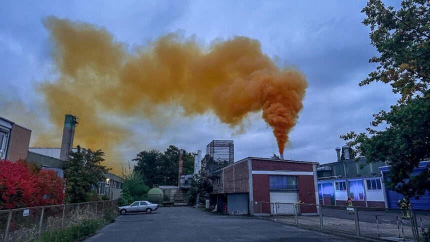 alerta chimica in germania un nor portocaliu de gaz a acoperit doua orase autoritatile le cer locuitorilor sa se adaposteasca in case 68e5f78590128