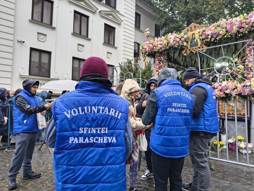 aproape 100 de voluntari sunt alaturi de credinciosii veniti la pelerinaj 68e7676da3bf4