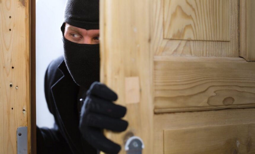 barbat retinut pentru talharie calificata la horlesti victima un pensionar de 78 de ani agresata in propria locuinta 68e702e95777b