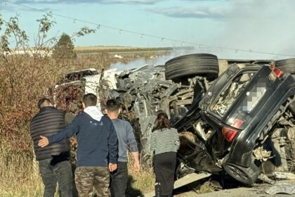 carnagiu la baltati doua victime facute zob de un camion 6900cbba94213