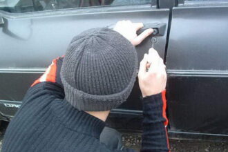 cercetati pentru savarsirea infractiunii de furt calificat 68f49b6f1375f